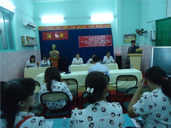 Hội nghị CB-CC-VC trường Mầm non 14B năm học 2018-2019.JPG